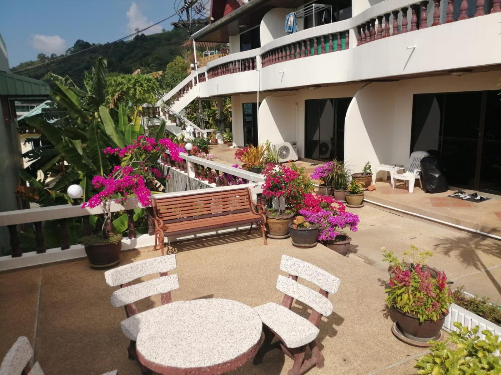 Blue Sky Residence Patong Esterno foto