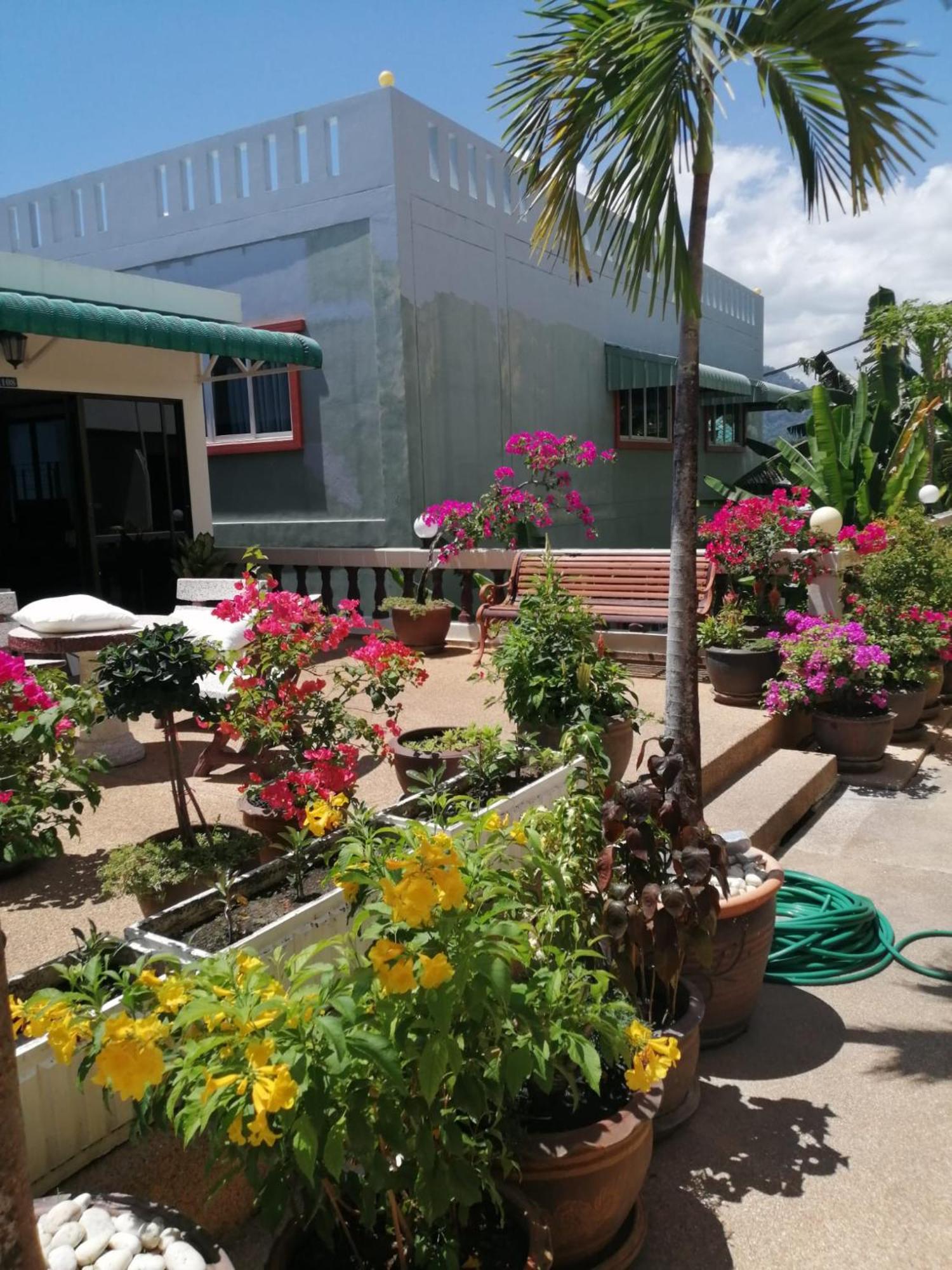 Blue Sky Residence Patong Esterno foto