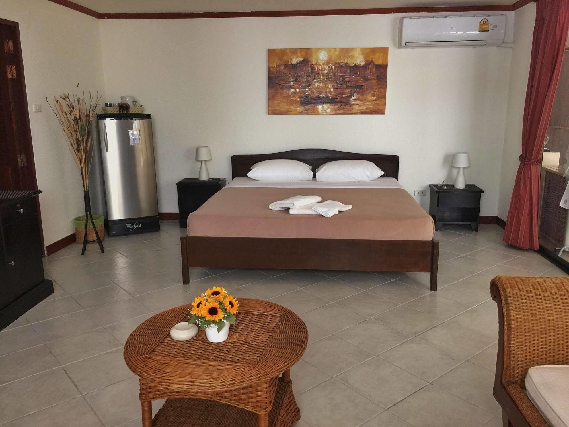 Blue Sky Residence Patong Esterno foto