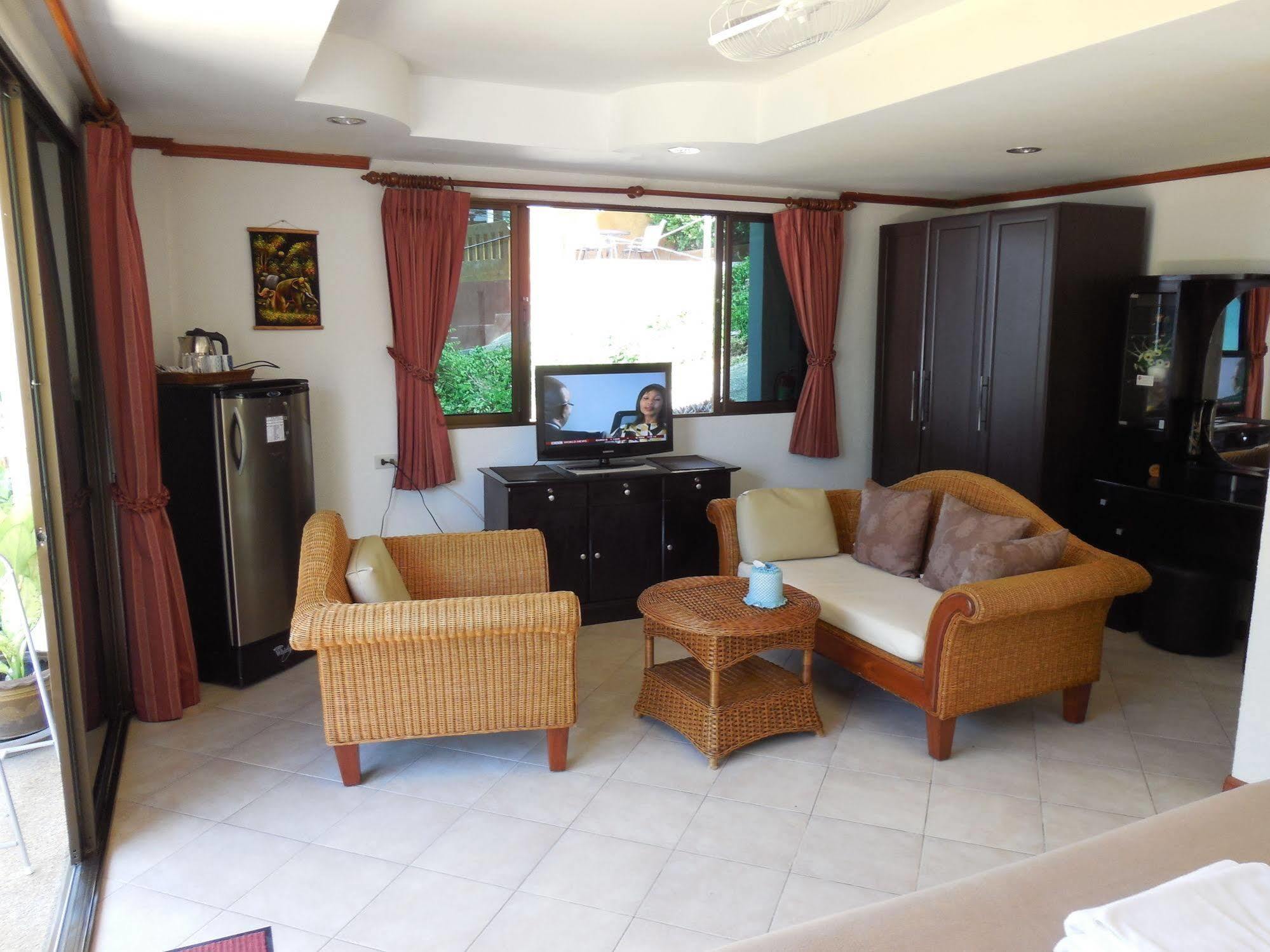 Blue Sky Residence Patong Esterno foto