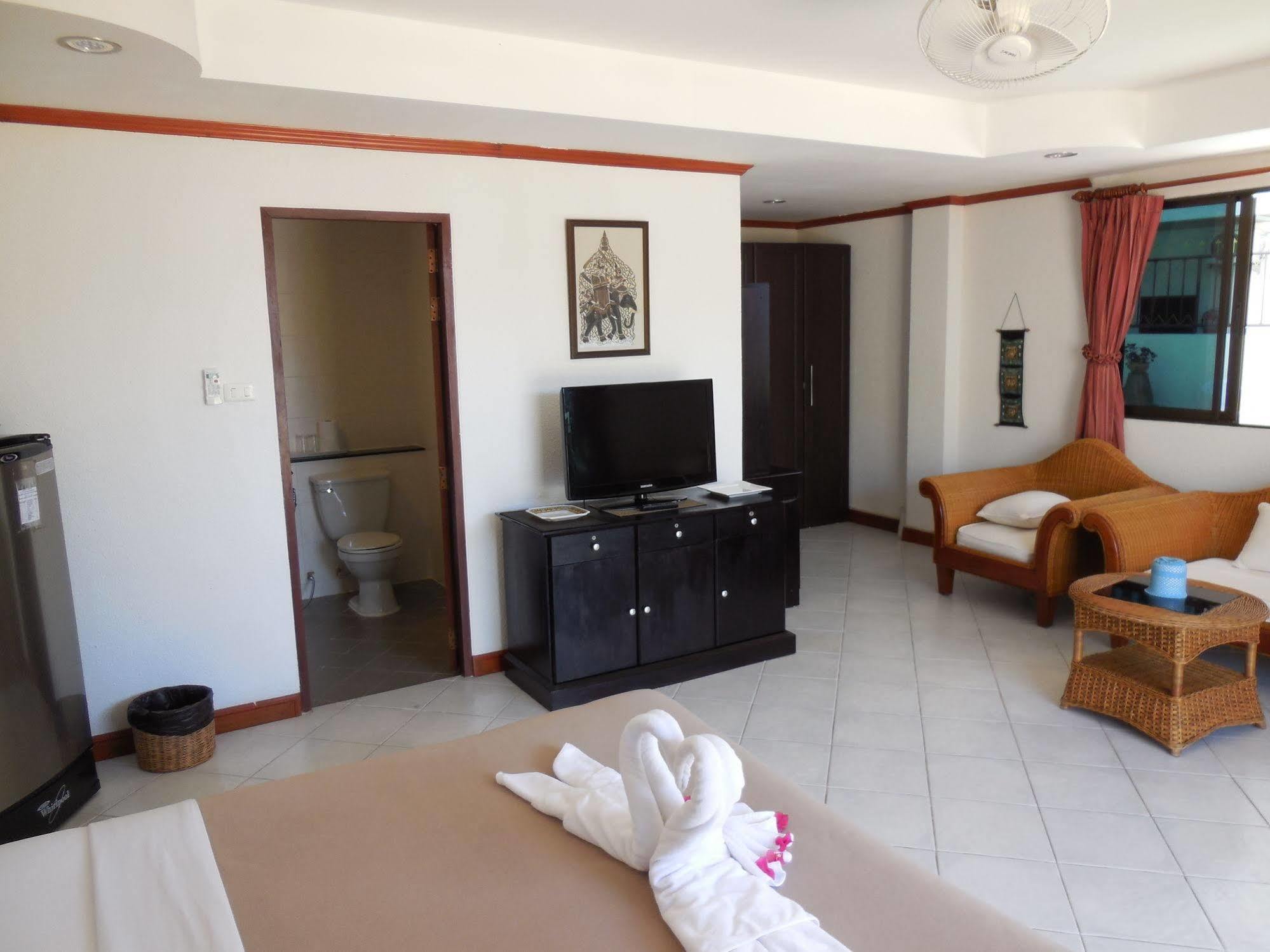 Blue Sky Residence Patong Esterno foto