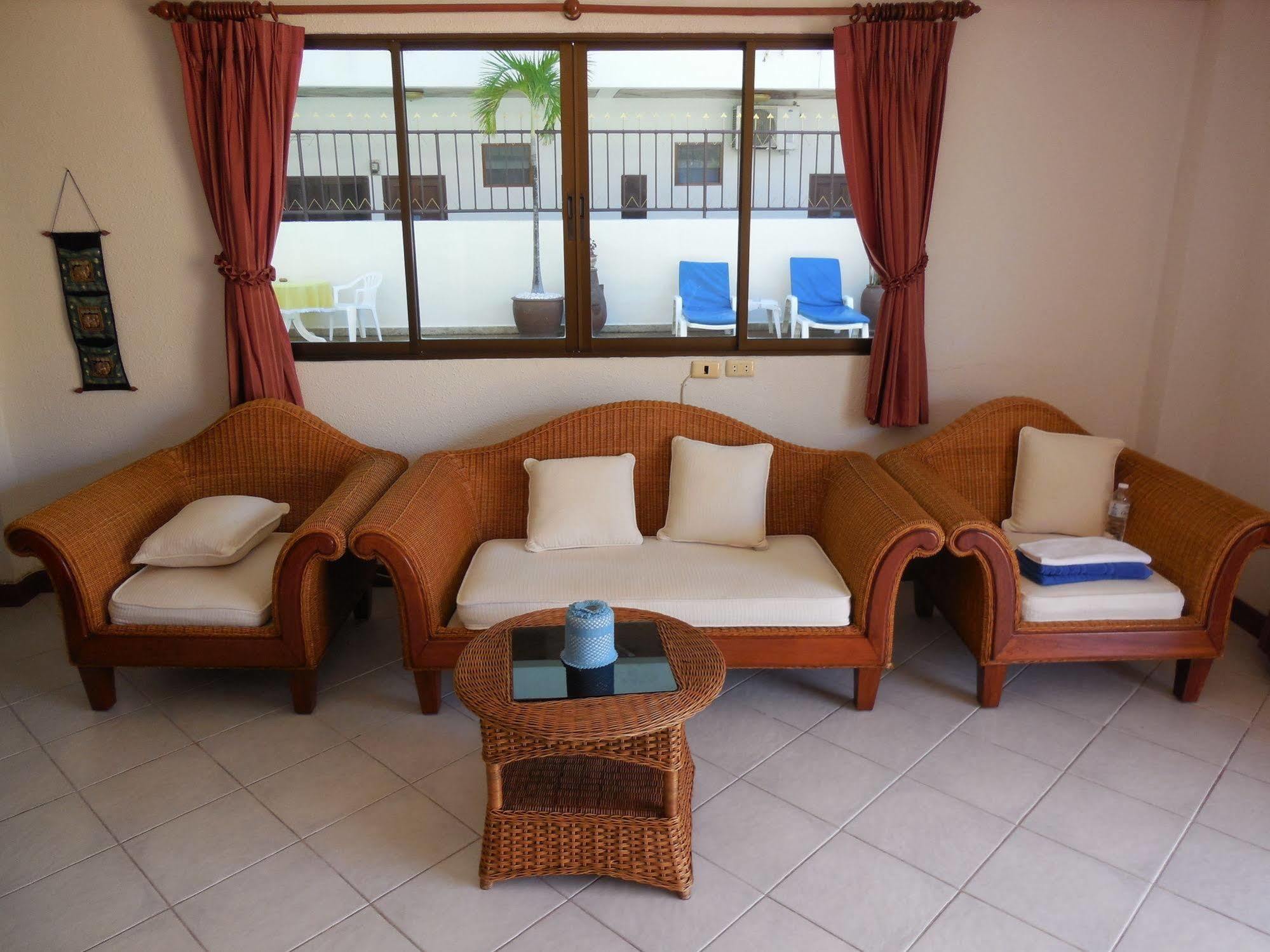 Blue Sky Residence Patong Esterno foto