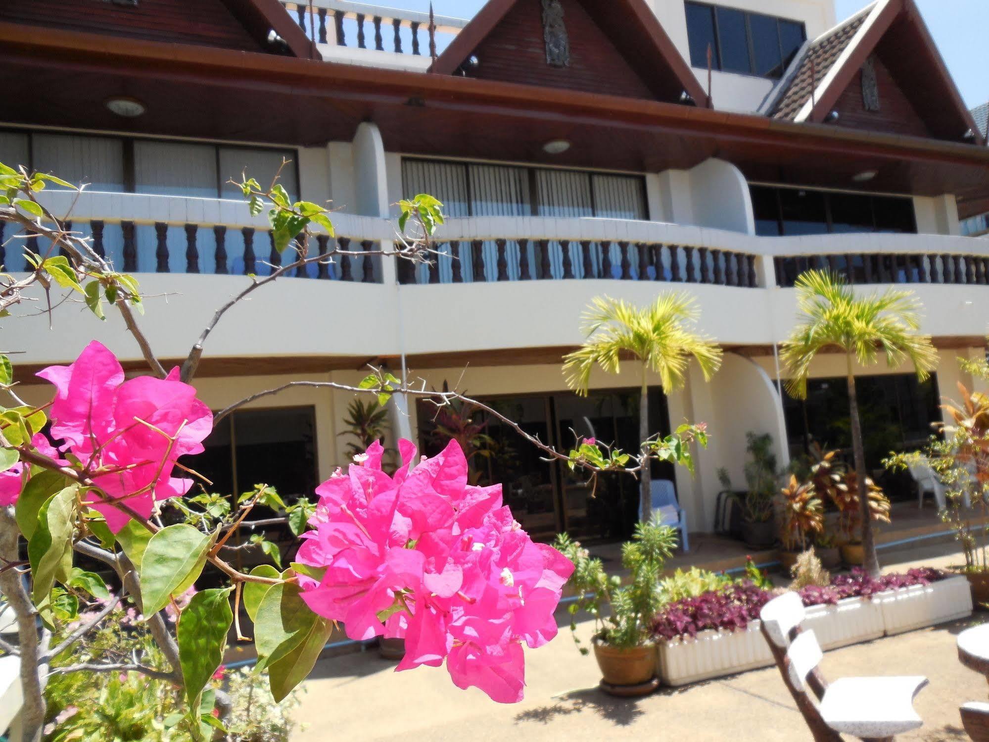 Blue Sky Residence Patong Esterno foto