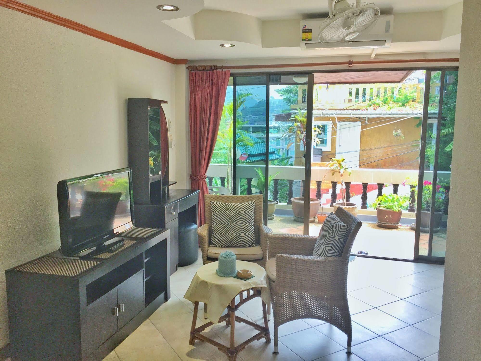 Blue Sky Residence Patong Esterno foto
