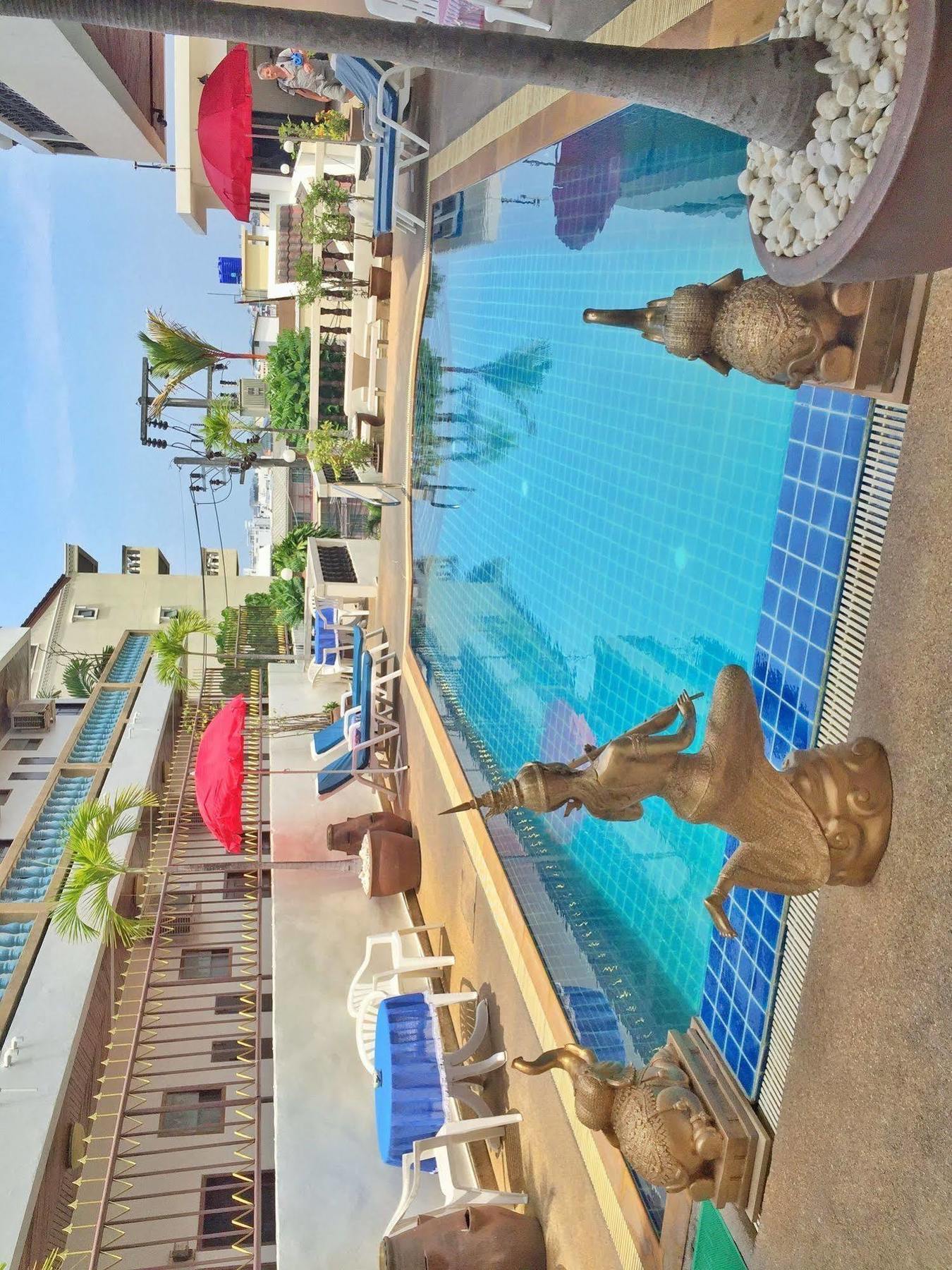 Blue Sky Residence Patong Esterno foto