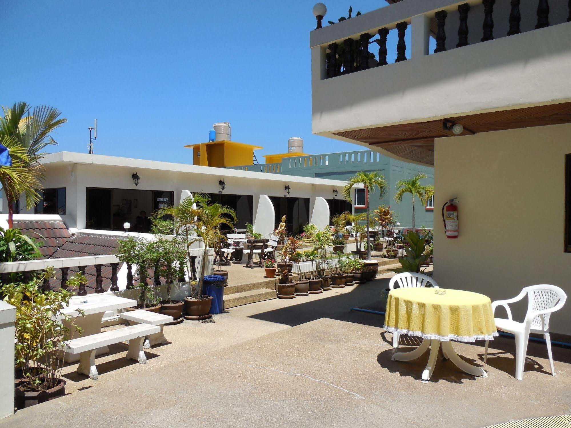 Blue Sky Residence Patong Esterno foto