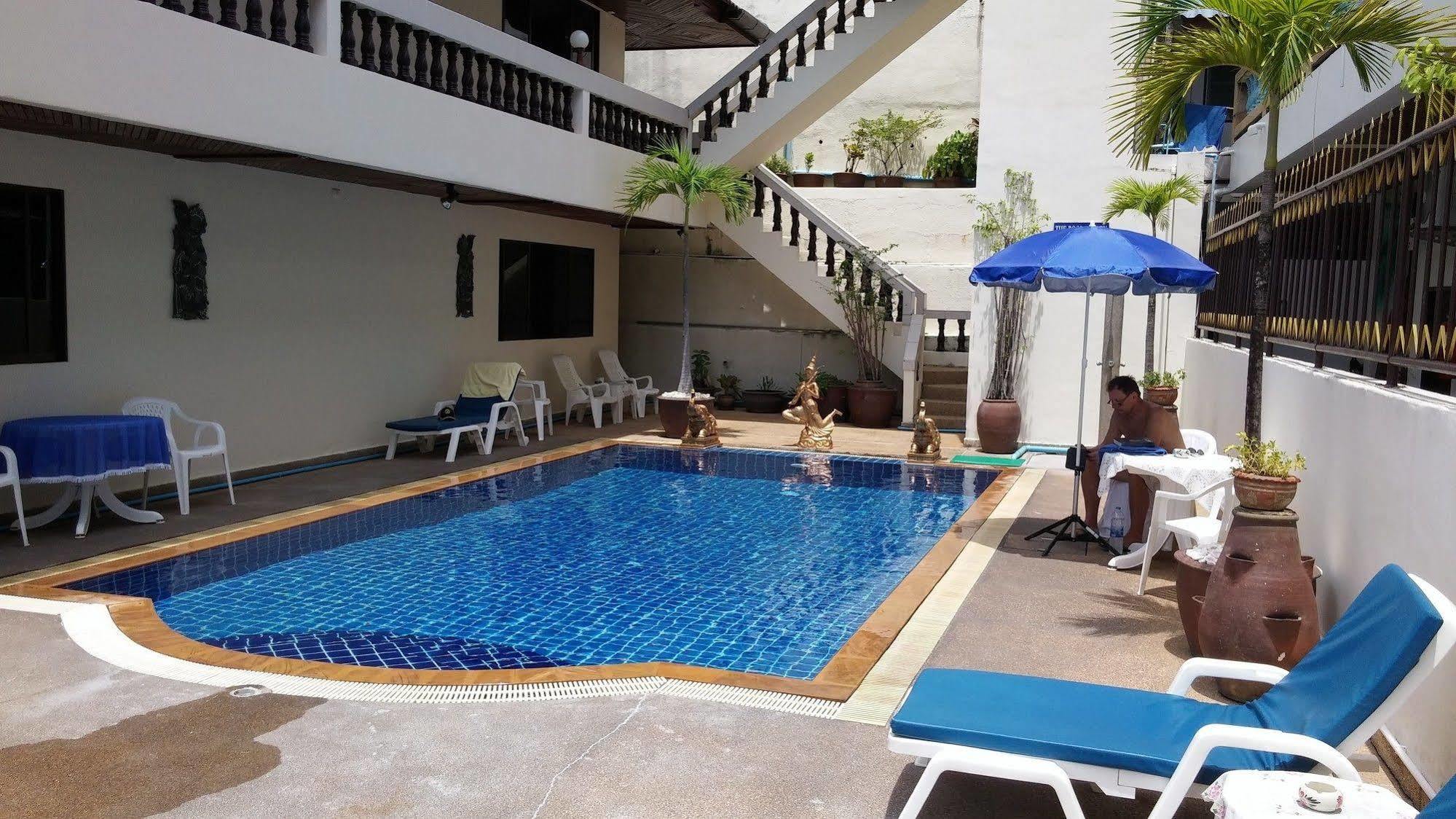 Blue Sky Residence Patong Esterno foto